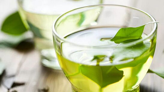 Ceaiul verde este o băutură extrem de sănătoasă consumată în dieta japoneză. 